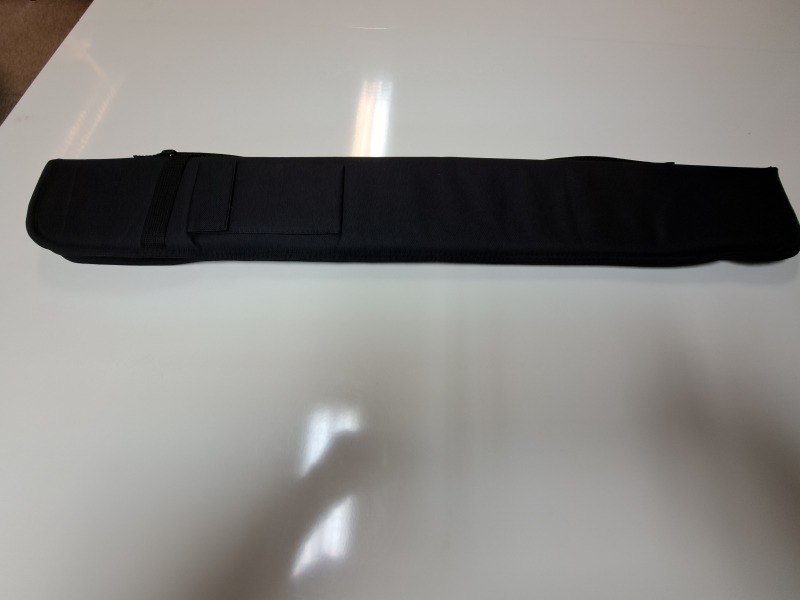 Etui noir avec bandoulière